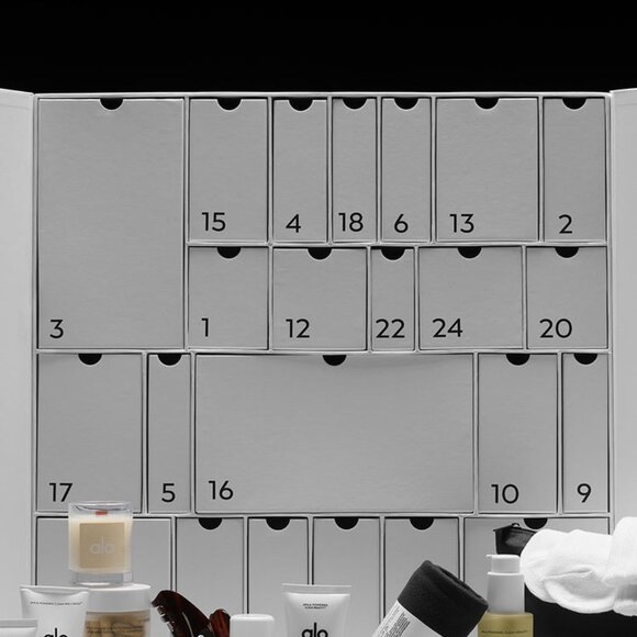 Alo Yoga Advent Calendar - Picture 5 of 6